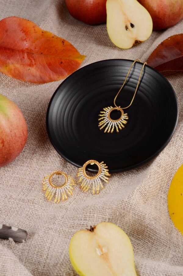 boutique-valdyria-mira-helia-collier-sautoir-boucles-2 Petites Boucles D’oreilles Mira Helia