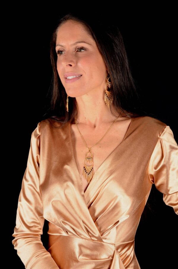 Valdyria est une marque poétique de bijoux faits main, basée en Alsace 🌿 Nous créons des pièces artisanales avec une âme, inspirées par la mythologie 🐚 la nature 🍃 l’élégance ancienne 👑 et la beauté intemporelle ✨ Chaque bijou est soigneusement réalisé à la main avec des perles Miyuki de haute qualité, venues du Japon 💎 et des matériaux écoresponsables sourcés en France et en Europe 💖 Nos créations naissent avec intention 🕊 en petites séries 🧵 avec amour du détail ✧ Valdyria incarne une création lente, consciente 🌱 des trésors qu’on ressent vraiment 🌟 Nous ne faisons pas que des accessoires : nous créons des symboles ❈ Chaque bijou porte une histoire, une émotion, un sens ✤ Dans notre atelier en Alsace 🏡 chaque commande est préparée à la main, jusqu’à l’emballage compostable ♻ sans plastique 🚫 Expédition soignée en Europe 📦 Découvrez un univers où qualité rime avec émotion ✨ Valdyria - Un éclat pour ne jamais oublier qui vous êtes ✧