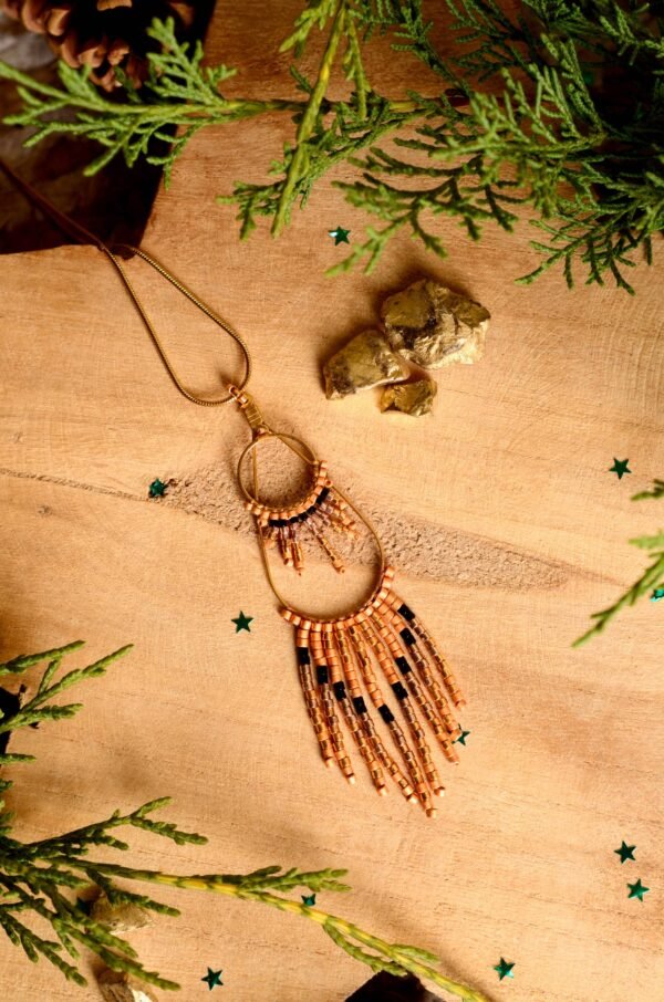 Valdyria est une marque poétique de bijoux faits main, basée en Alsace 🌿 Nous créons des pièces artisanales avec une âme, inspirées par la mythologie 🐚 la nature 🍃 l’élégance ancienne 👑 et la beauté intemporelle ✨ Chaque bijou est soigneusement réalisé à la main avec des perles Miyuki de haute qualité, venues du Japon 💎 et des matériaux écoresponsables sourcés en France et en Europe 💖 Nos créations naissent avec intention 🕊 en petites séries 🧵 avec amour du détail ✧ Valdyria incarne une création lente, consciente 🌱 des trésors qu’on ressent vraiment 🌟 Nous ne faisons pas que des accessoires : nous créons des symboles ❈ Chaque bijou porte une histoire, une émotion, un sens ✤ Dans notre atelier en Alsace 🏡 chaque commande est préparée à la main, jusqu’à l’emballage compostable ♻ sans plastique 🚫 Expédition soignée en Europe 📦 Découvrez un univers où qualité rime avec émotion ✨ Valdyria - Un éclat pour ne jamais oublier qui vous êtes ✧