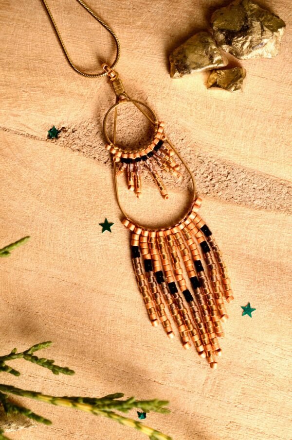 Valdyria est une marque poétique de bijoux faits main, basée en Alsace 🌿 Nous créons des pièces artisanales avec une âme, inspirées par la mythologie 🐚 la nature 🍃 l’élégance ancienne 👑 et la beauté intemporelle ✨ Chaque bijou est soigneusement réalisé à la main avec des perles Miyuki de haute qualité, venues du Japon 💎 et des matériaux écoresponsables sourcés en France et en Europe 💖 Nos créations naissent avec intention 🕊 en petites séries 🧵 avec amour du détail ✧ Valdyria incarne une création lente, consciente 🌱 des trésors qu’on ressent vraiment 🌟 Nous ne faisons pas que des accessoires : nous créons des symboles ❈ Chaque bijou porte une histoire, une émotion, un sens ✤ Dans notre atelier en Alsace 🏡 chaque commande est préparée à la main, jusqu’à l’emballage compostable ♻ sans plastique 🚫 Expédition soignée en Europe 📦 Découvrez un univers où qualité rime avec émotion ✨ Valdyria - Un éclat pour ne jamais oublier qui vous êtes ✧