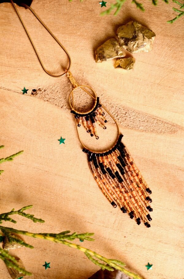 Valdyria est une marque poétique de bijoux faits main, basée en Alsace 🌿 Nous créons des pièces artisanales avec une âme, inspirées par la mythologie 🐚 la nature 🍃 l’élégance ancienne 👑 et la beauté intemporelle ✨ Chaque bijou est soigneusement réalisé à la main avec des perles Miyuki de haute qualité, venues du Japon 💎 et des matériaux écoresponsables sourcés en France et en Europe 💖 Nos créations naissent avec intention 🕊 en petites séries 🧵 avec amour du détail ✧ Valdyria incarne une création lente, consciente 🌱 des trésors qu’on ressent vraiment 🌟 Nous ne faisons pas que des accessoires : nous créons des symboles ❈ Chaque bijou porte une histoire, une émotion, un sens ✤ Dans notre atelier en Alsace 🏡 chaque commande est préparée à la main, jusqu’à l’emballage compostable ♻ sans plastique 🚫 Expédition soignée en Europe 📦 Découvrez un univers où qualité rime avec émotion ✨ Valdyria - Un éclat pour ne jamais oublier qui vous êtes ✧