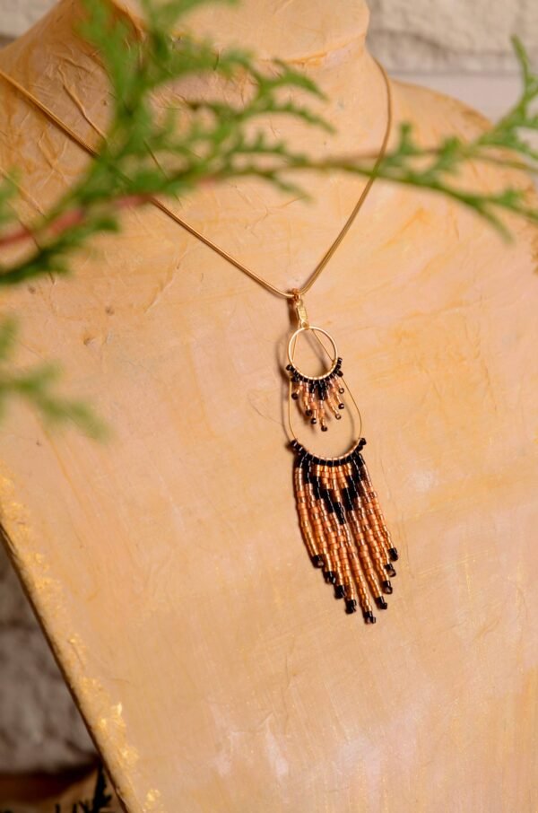 Valdyria est une marque poétique de bijoux faits main, basée en Alsace 🌿 Nous créons des pièces artisanales avec une âme, inspirées par la mythologie 🐚 la nature 🍃 l’élégance ancienne 👑 et la beauté intemporelle ✨ Chaque bijou est soigneusement réalisé à la main avec des perles Miyuki de haute qualité, venues du Japon 💎 et des matériaux écoresponsables sourcés en France et en Europe 💖 Nos créations naissent avec intention 🕊 en petites séries 🧵 avec amour du détail ✧ Valdyria incarne une création lente, consciente 🌱 des trésors qu’on ressent vraiment 🌟 Nous ne faisons pas que des accessoires : nous créons des symboles ❈ Chaque bijou porte une histoire, une émotion, un sens ✤ Dans notre atelier en Alsace 🏡 chaque commande est préparée à la main, jusqu’à l’emballage compostable ♻ sans plastique 🚫 Expédition soignée en Europe 📦 Découvrez un univers où qualité rime avec émotion ✨ Valdyria - Un éclat pour ne jamais oublier qui vous êtes ✧