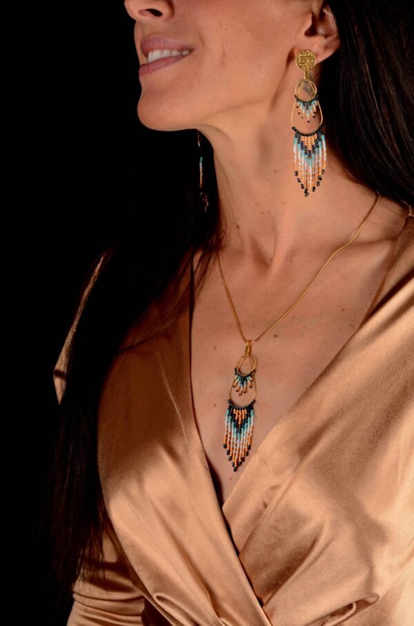 Valdyria est une marque poétique de bijoux faits main, basée en Alsace 🌿 Nous créons des pièces artisanales avec une âme, inspirées par la mythologie 🐚 la nature 🍃 l’élégance ancienne 👑 et la beauté intemporelle ✨ Chaque bijou est soigneusement réalisé à la main avec des perles Miyuki de haute qualité, venues du Japon 💎 et des matériaux écoresponsables sourcés en France et en Europe 💖 Nos créations naissent avec intention 🕊 en petites séries 🧵 avec amour du détail ✧ Valdyria incarne une création lente, consciente 🌱 des trésors qu’on ressent vraiment 🌟 Nous ne faisons pas que des accessoires : nous créons des symboles ❈ Chaque bijou porte une histoire, une émotion, un sens ✤ Dans notre atelier en Alsace 🏡 chaque commande est préparée à la main, jusqu’à l’emballage compostable ♻ sans plastique 🚫 Expédition soignée en Europe 📦 Découvrez un univers où qualité rime avec émotion ✨ Valdyria - Un éclat pour ne jamais oublier qui vous êtes ✧