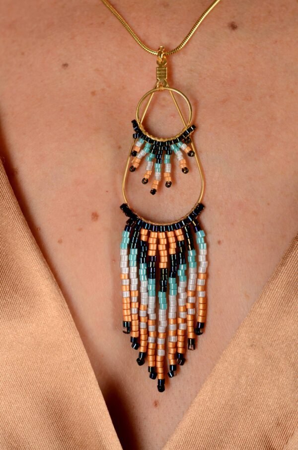 Valdyria est une marque poétique de bijoux faits main, basée en Alsace 🌿 Nous créons des pièces artisanales avec une âme, inspirées par la mythologie 🐚 la nature 🍃 l’élégance ancienne 👑 et la beauté intemporelle ✨ Chaque bijou est soigneusement réalisé à la main avec des perles Miyuki de haute qualité, venues du Japon 💎 et des matériaux écoresponsables sourcés en France et en Europe 💖 Nos créations naissent avec intention 🕊 en petites séries 🧵 avec amour du détail ✧ Valdyria incarne une création lente, consciente 🌱 des trésors qu’on ressent vraiment 🌟 Nous ne faisons pas que des accessoires : nous créons des symboles ❈ Chaque bijou porte une histoire, une émotion, un sens ✤ Dans notre atelier en Alsace 🏡 chaque commande est préparée à la main, jusqu’à l’emballage compostable ♻ sans plastique 🚫 Expédition soignée en Europe 📦 Découvrez un univers où qualité rime avec émotion ✨ Valdyria - Un éclat pour ne jamais oublier qui vous êtes ✧