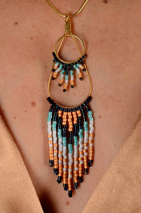 Valdyria est une marque poétique de bijoux faits main, basée en Alsace 🌿 Nous créons des pièces artisanales avec une âme, inspirées par la mythologie 🐚 la nature 🍃 l’élégance ancienne 👑 et la beauté intemporelle ✨ Chaque bijou est soigneusement réalisé à la main avec des perles Miyuki de haute qualité, venues du Japon 💎 et des matériaux écoresponsables sourcés en France et en Europe 💖 Nos créations naissent avec intention 🕊 en petites séries 🧵 avec amour du détail ✧ Valdyria incarne une création lente, consciente 🌱 des trésors qu’on ressent vraiment 🌟 Nous ne faisons pas que des accessoires : nous créons des symboles ❈ Chaque bijou porte une histoire, une émotion, un sens ✤ Dans notre atelier en Alsace 🏡 chaque commande est préparée à la main, jusqu’à l’emballage compostable ♻ sans plastique 🚫 Expédition soignée en Europe 📦 Découvrez un univers où qualité rime avec émotion ✨ Valdyria - Un éclat pour ne jamais oublier qui vous êtes ✧