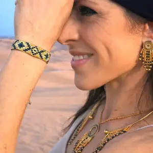 Découvrir la collection Amaziga Sacra, bijoux bleu cobalt inspirés de la protection amazighe