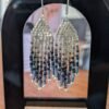 Mini boucles d’oreilles Artemesia Lunaris en perles Miyuki argentées et bleu nuit, bijou talisman Valdyria inspiré par la lune