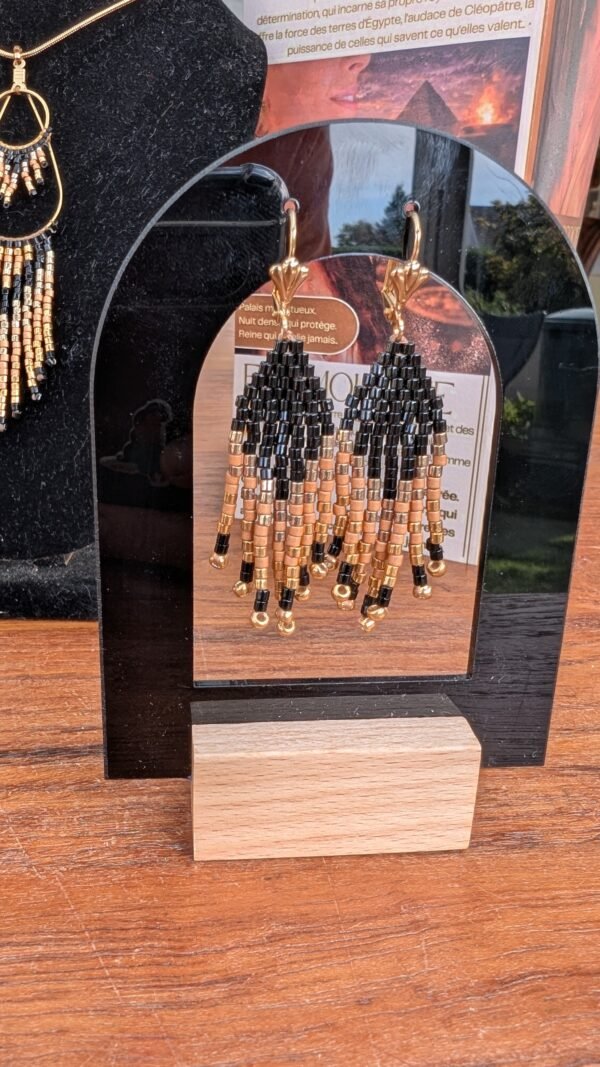 Mini boucles d’oreilles Galilya Cleo Ébène et beauté intemporelle Mini boucles d’oreilles Galilya Cleo Ébène noir et bronze, bijou de créateur français au style égyptien et intemporel