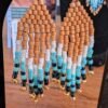Mini boucles d’oreilles Nilyra Maria Bronze en gros plan, création française en perles Miyuki turquoise, ivoire et bronze