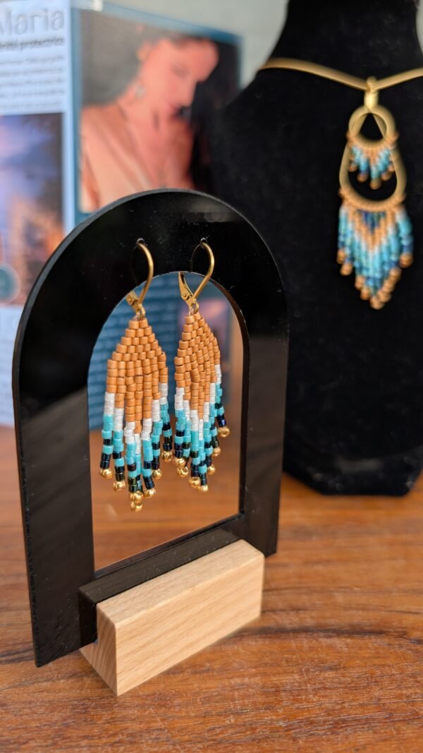 Mini boucles d’oreilles Nilyra Maria Bronze turquoise et dorées, bijou éthique Valdyria fabriqué en petite série