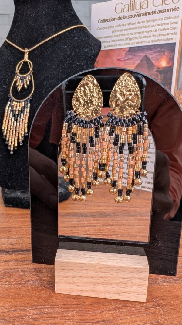 Petites boucles d’oreilles Galilya Cleo bronze et noir, bijou talisman inspiré de la protection et de la transmission dans l’Égypte ancienne