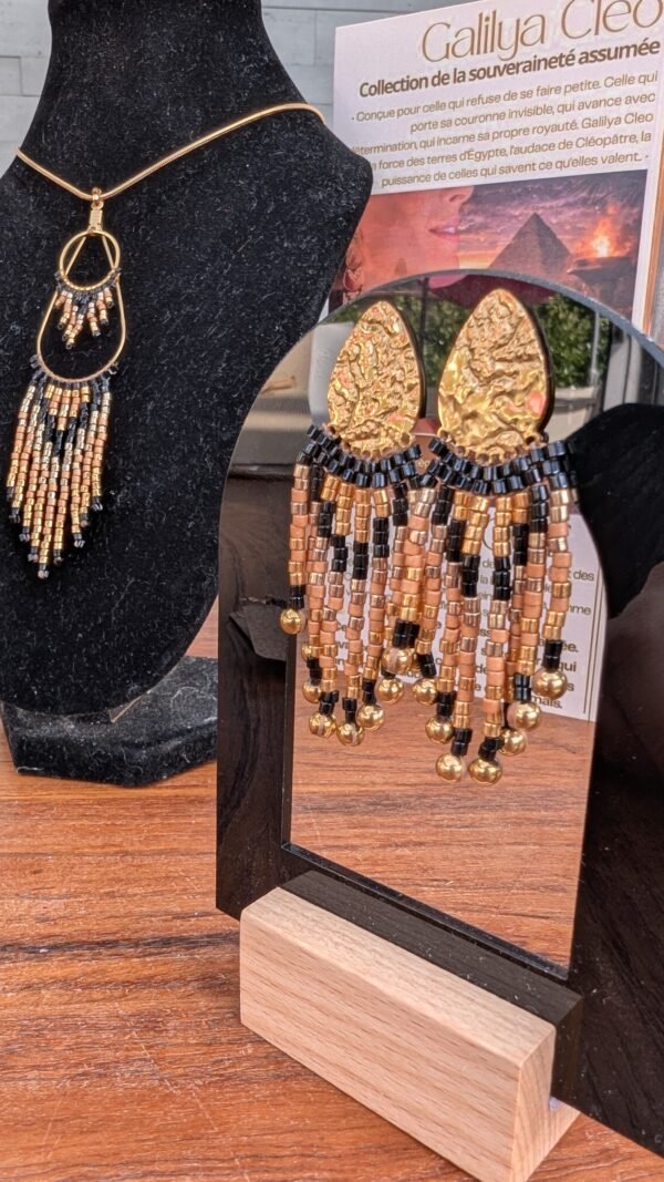 Petites boucles d’oreilles Galilya Cleo en perles Miyuki aux tons bronze, cuivre et noir, bijou artisanal inspiré de l’héritage égyptien