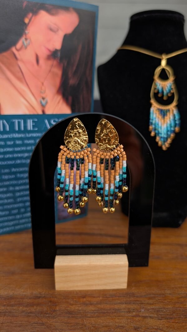 Petites boucles d’oreilles Nilyra Maria turquoise et bronze, bijou artisanal fait main pensé pour traverser le temps