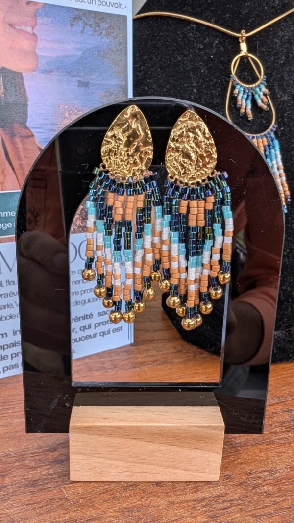 Petites boucles d’oreilles Nilyra Maria en perles Miyuki turquoise, bronze et ivoire, bijou talisman artisanal Valdyria aux inspirations minérales