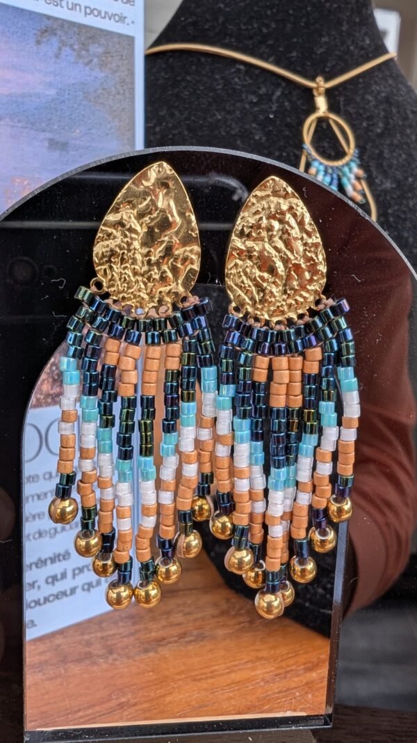 Petites boucles d’oreilles Nilyra Maria aux nuances turquoise et bronze, bijou de créateur Valdyria inspiré du voyage et des ornements anciens
