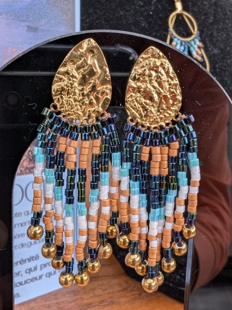 Petites boucles d’oreilles Nilyra Maria et esprit de voyage Petites boucles d’oreilles Nilyra Maria aux nuances turquoise et bronze, bijou de créateur Valdyria inspiré du voyage et des ornements anciens